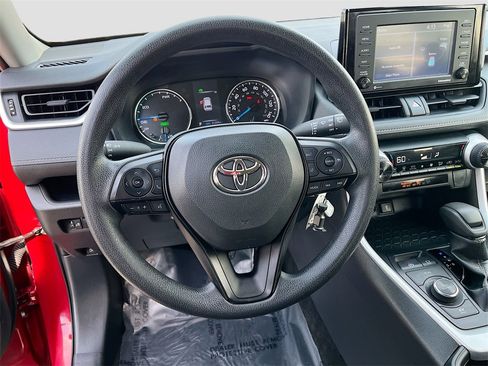 Used 2022 Toyota RAV4 LE image 11