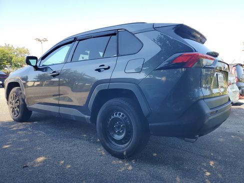 Used 2020 Toyota RAV4 LE FWD image 3