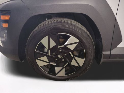 Used 2025 Hyundai Kona SEL FWD image 11