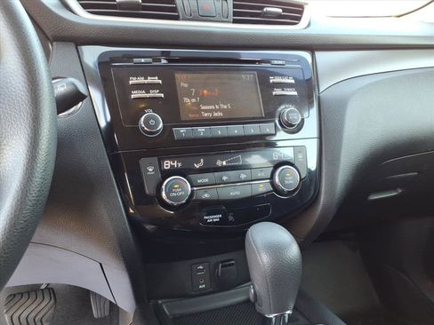 Used 2016 Nissan Rogue SV w/ SV Moonroof Package image 9