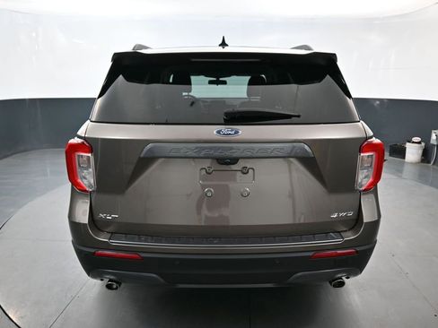 Used 2021 Ford Explorer XLT w/ Equipment Group 202A AWD/4WD image 8