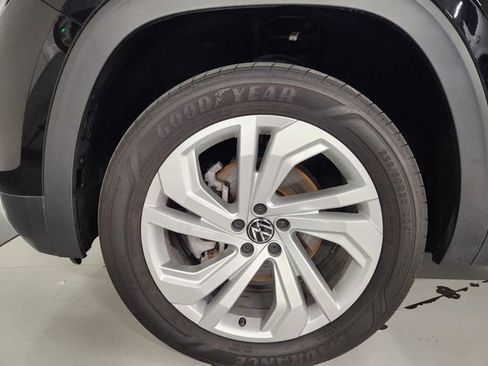 Used 2023 Volkswagen Atlas SE w/ Panoramic Sunroof Package FWD image 8