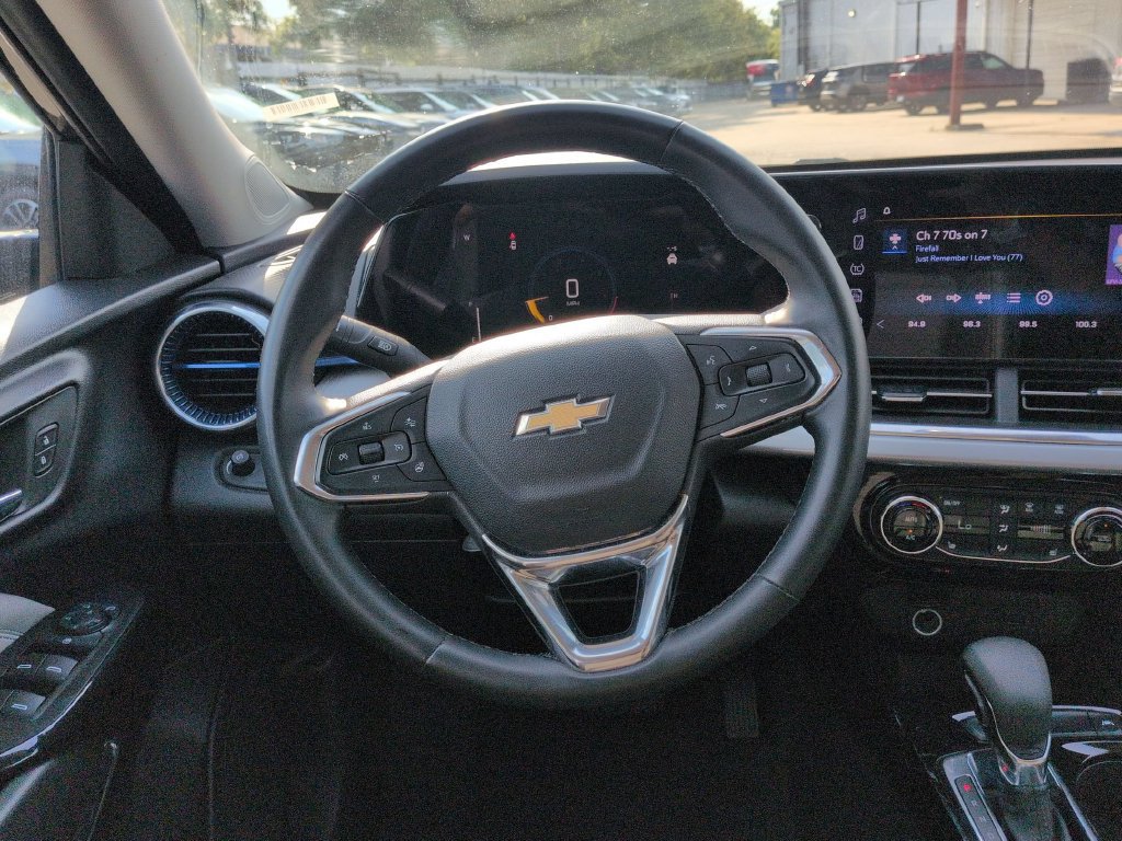 Used 2025 Chevrolet Trax LT w/ LT Convenience Package FWD image 22