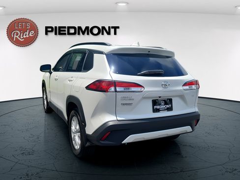 Used 2024 Toyota Corolla Cross LE FWD image 7