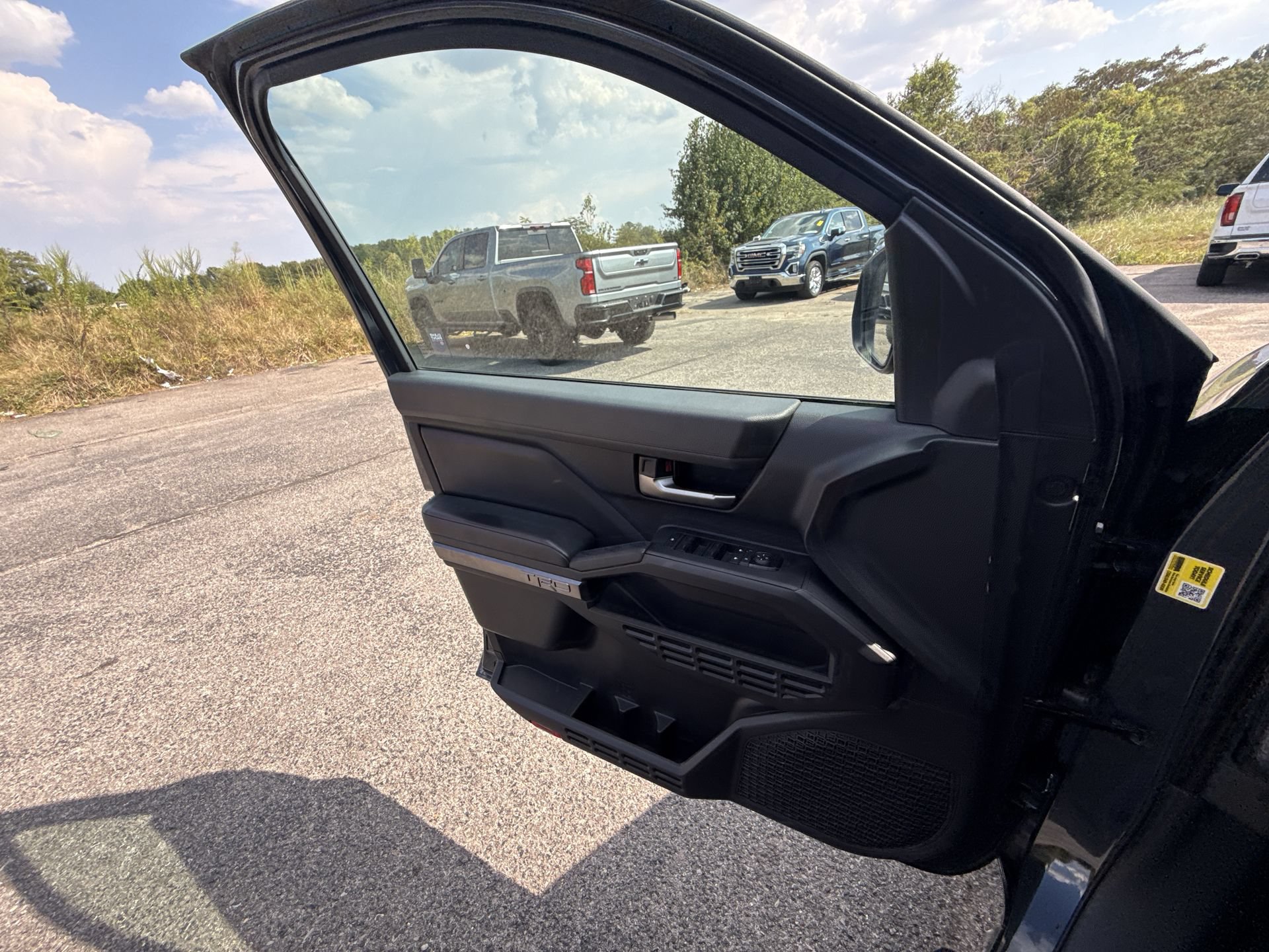 Used 2024 Toyota Tacoma TRD Off-Road AWD/4WD image 29