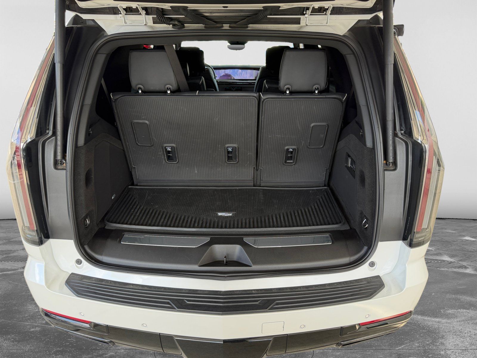 Used 2025 Cadillac Escalade Sport w/ Touring Package AWD/4WD image 18