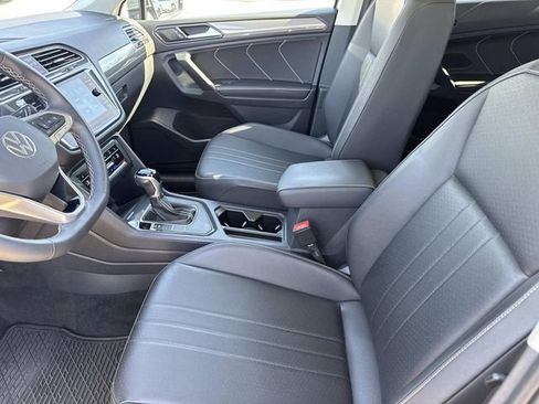 Used 2023 Volkswagen Tiguan SE w/ Panoramic Sunroof Package image 21