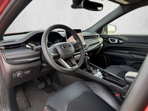 Used 2025 Jeep Compass Trailhawk AWD/4WD image 10