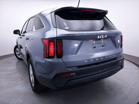 Used 2022 Kia Sorento LX image 7