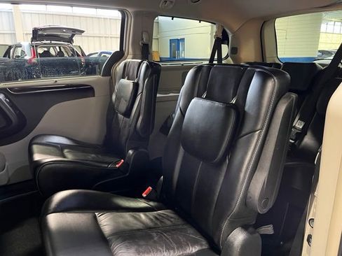 Used 2012 Chrysler Town & Country Limited w/ Luxury Group FWD image 16