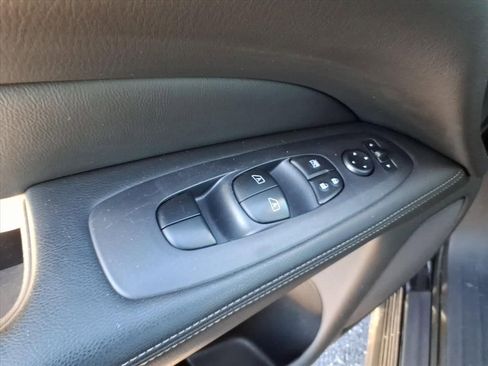 Used 2019 Nissan Pathfinder SV image 18