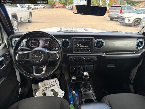 Used 2022 Jeep Wrangler Unlimited Sahara w/ Cold Weather Group AWD/4WD image 14