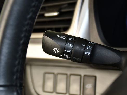 Used 2016 Toyota Highlander XLE image 23