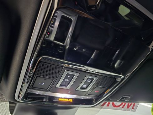 Used 2022 Land Rover Range Rover Sport SVR image 35