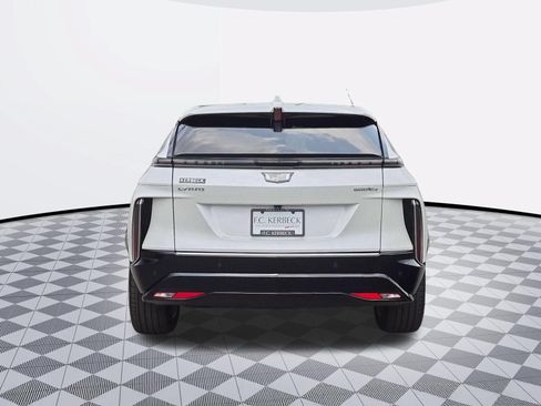 Used 2024 Cadillac Lyriq Luxury AWD/4WD image 6