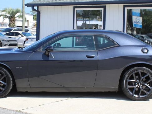 Used 2019 Dodge Challenger R/T w/ Driver Convenience Group RWD image 2