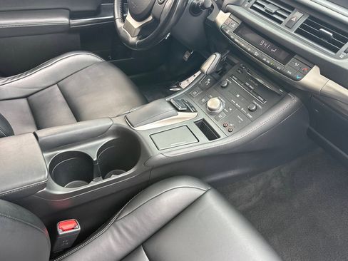 Used 2017 Lexus CT 200h w/ Navigation System Package image 33