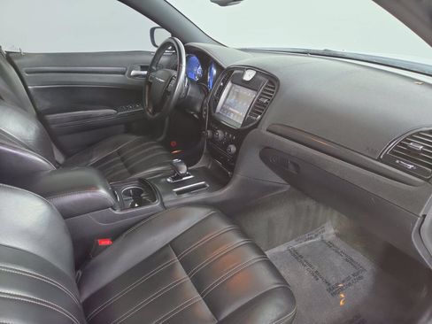 Used 2014 Chrysler 300 S RWD image 31