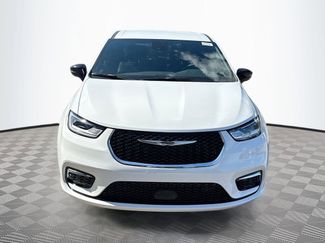 New 2026 Chrysler Pacifica Select video 2