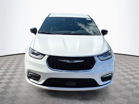 New 2026 Chrysler Pacifica Select image 2