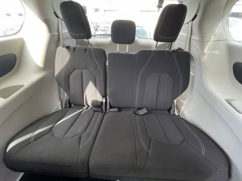 Used 2023 Chrysler Voyager LX image 29