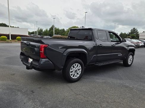 Used 2025 Toyota Tacoma SR5 AWD/4WD image 12