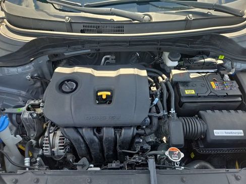 Used 2025 Kia Soul LX w/ LX Technology Package FWD image 30