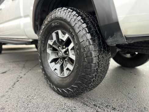 Used 2018 Toyota Tacoma TRD Off-Road w/ Technology Package image 28