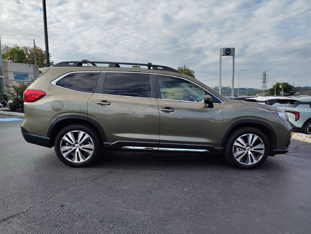 Used 2022 Subaru Ascent Limited w/ Technology Package AWD/4WD image 4