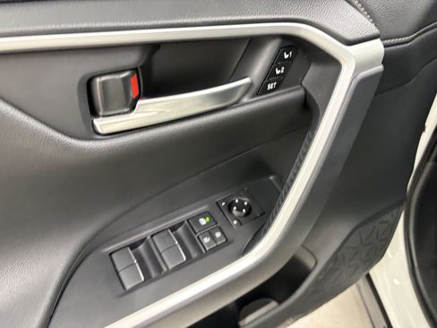 Used 2019 Toyota RAV4 Limited w/ Cold Weather Package AWD/4WD image 27