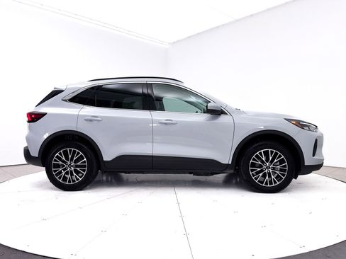 Used 2025 Ford Escape SE FWD image 40