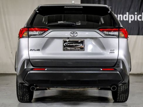 Used 2022 Toyota RAV4 LE image 9