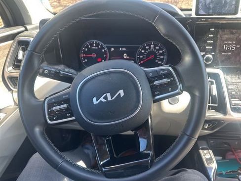 Used 2023 Kia Sorento EX w/ Panoramic Sunroof Package image 3