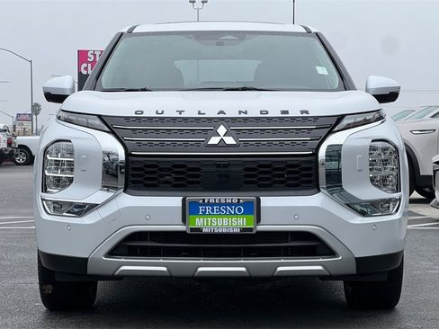 New 2025 Mitsubishi Outlander SE image 10