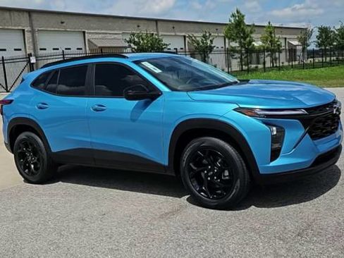 New 2026 Chevrolet Trax LT w/ Driver Confidence Package FWD image 2