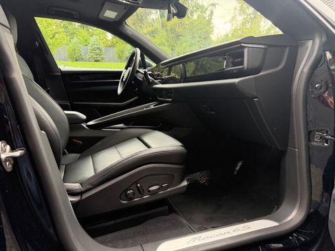 Certified 2025 Porsche Macan 4S Electric AWD/4WD image 21