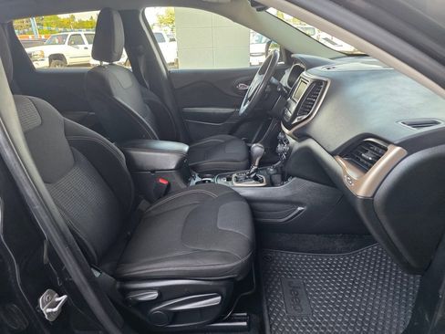Used 2015 Jeep Cherokee Latitude w/ Comfort/Convenience Group image 23