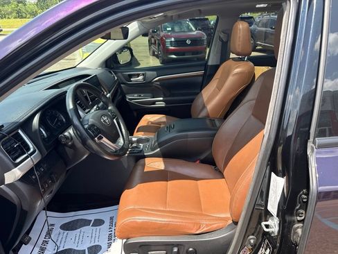 Used 2017 Toyota Highlander Limited AWD/4WD image 9