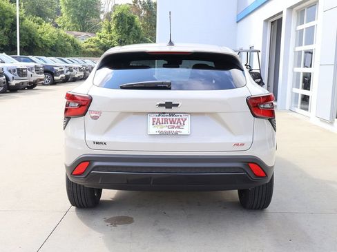New 2026 Chevrolet Trax RS w/ Sunroof Package FWD image 9