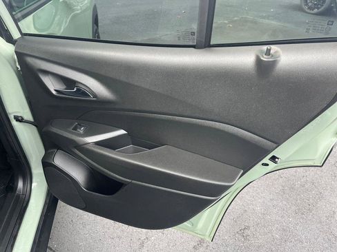 Used 2024 Chevrolet Trax RS w/ Sunroof Package image 24