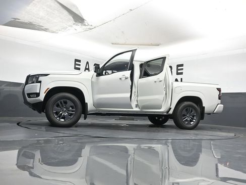 New 2025 Nissan Frontier SV w/ SV Convenience Package image 36