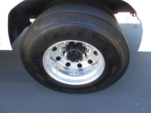 Used 2023 Ford F650 2WD Regular Cab Super Duty image 18