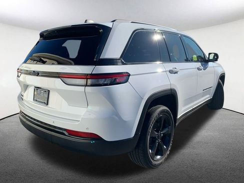 Used 2023 Jeep Grand Cherokee Altitude image 14