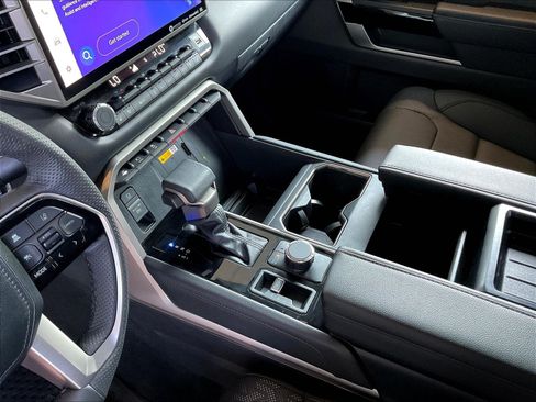 Used 2024 Toyota Tundra Limited AWD/4WD image 19