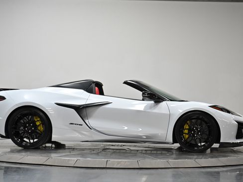 Used 2024 Chevrolet Corvette Z06 w/ Stealth Interior Trim Package image 15