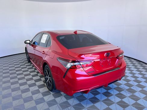 Used 2023 Toyota Camry SE w/ Cold Weather Package image 5