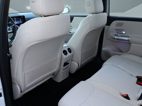 Used 2025 Mercedes-Benz GLB 250 image 22