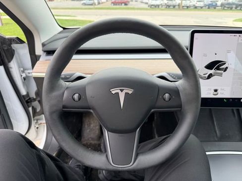 Used 2021 Tesla Model 3 Standard Range Plus image 14