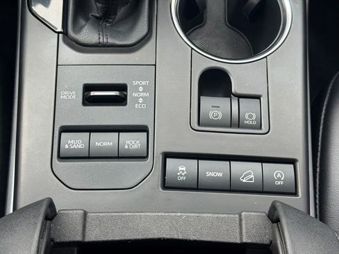 Used 2021 Toyota Highlander XLE image 34