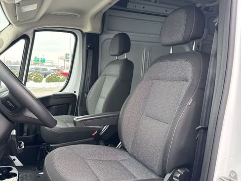 Used 2025 RAM ProMaster 2500 w/ Convenience Group image 11